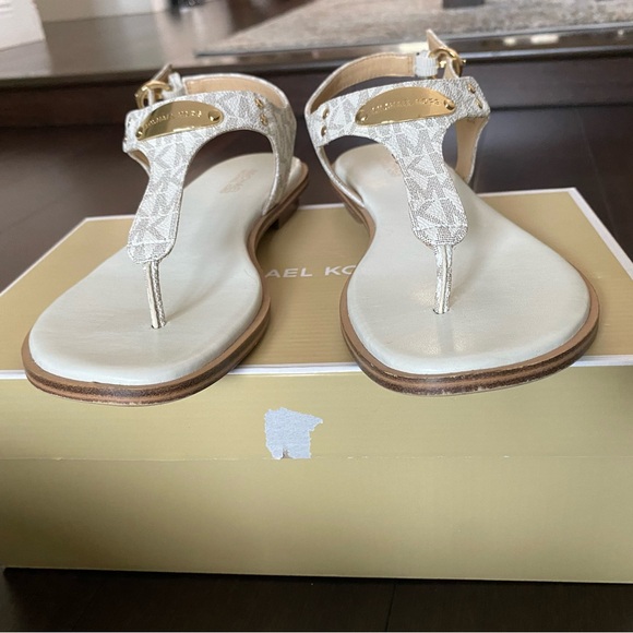 Michael Kors plate thong sandals with mini MK logo size 7M Like new with box. - Picture 3 of 10